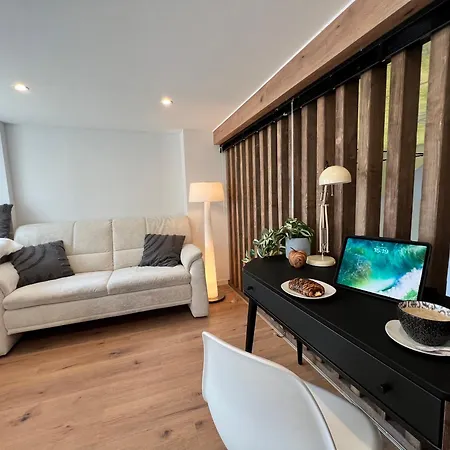 Unter Der Baumkrone *